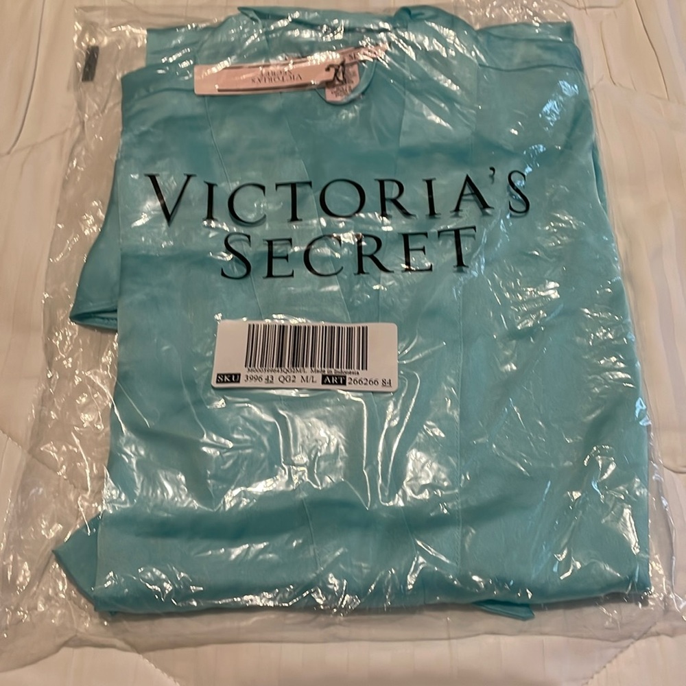 Victoria's Secret Georgette Flounce Robe - Cool Aqua - M/L - NWT - Picture 4 of 4
